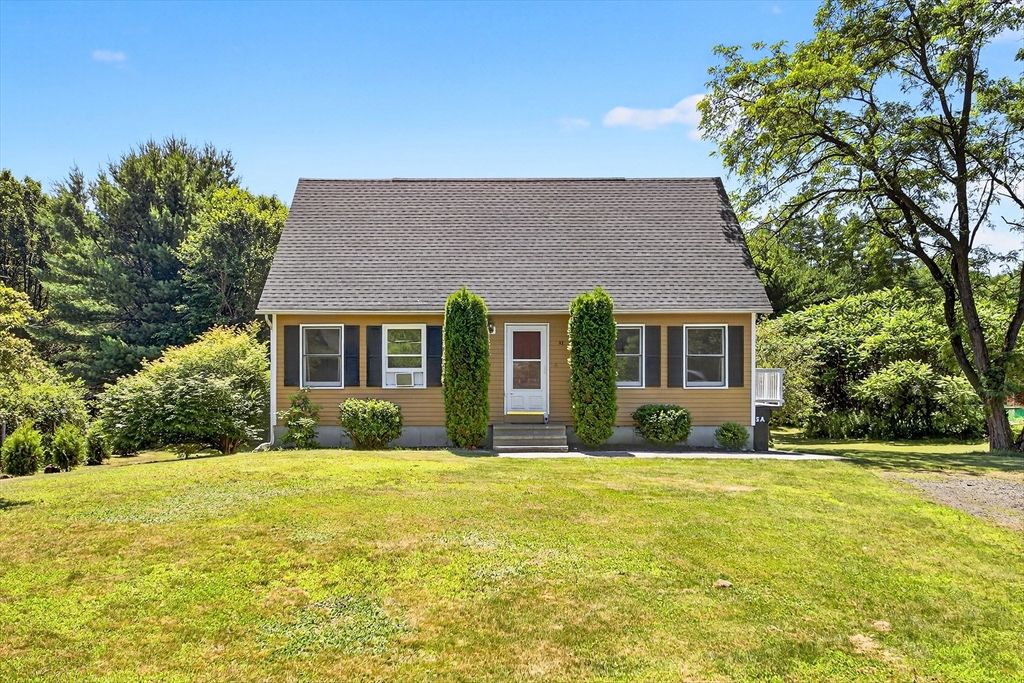 32 Sarah Ln, Belchertown, MA 01007