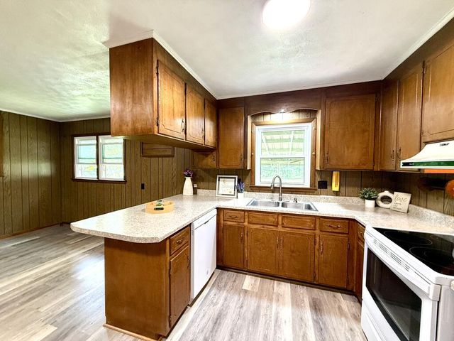 2309 Kristie Lea Dr, Dothan, AL 36303