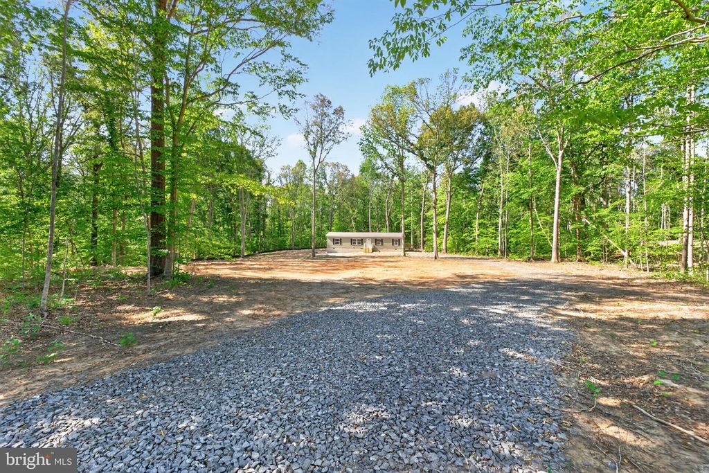 302 RACCOON LN, Louisa, VA 23093