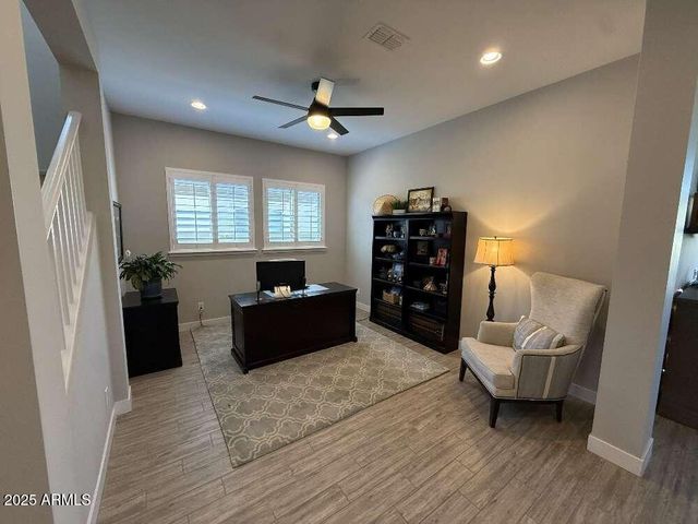 1932 W ROWEL Road, Phoenix, AZ 85085