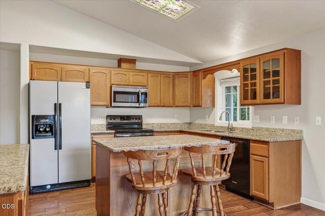 2812 Table Rock Road, Medford, OR 97501