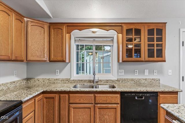 2812 Table Rock Road, Medford, OR 97501