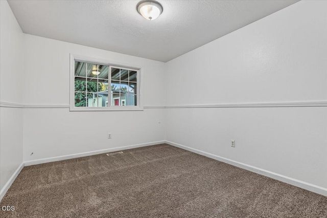 2812 Table Rock Road, Medford, OR 97501