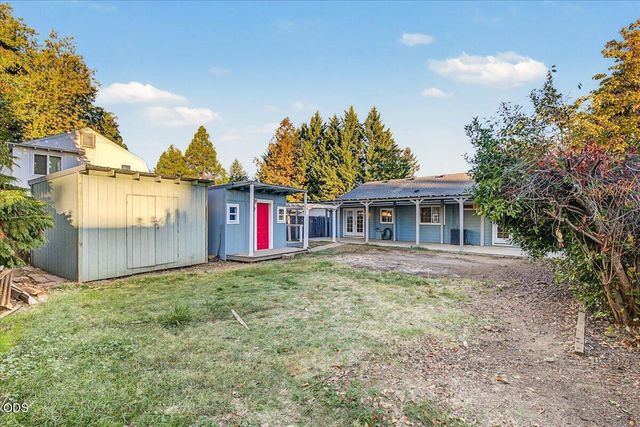 2812 Table Rock Road, Medford, OR 97501
