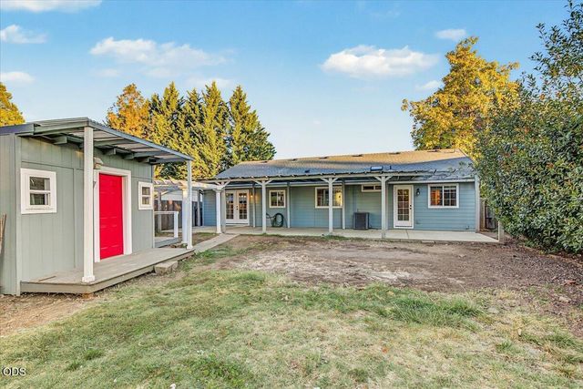 2812 Table Rock Road, Medford, OR 97501