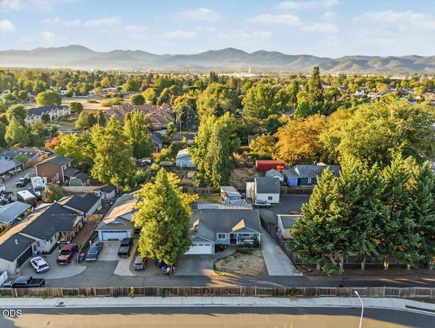2812 Table Rock Road, Medford, OR 97501