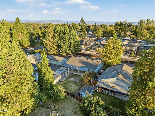 2812 Table Rock Road, Medford, OR 97501