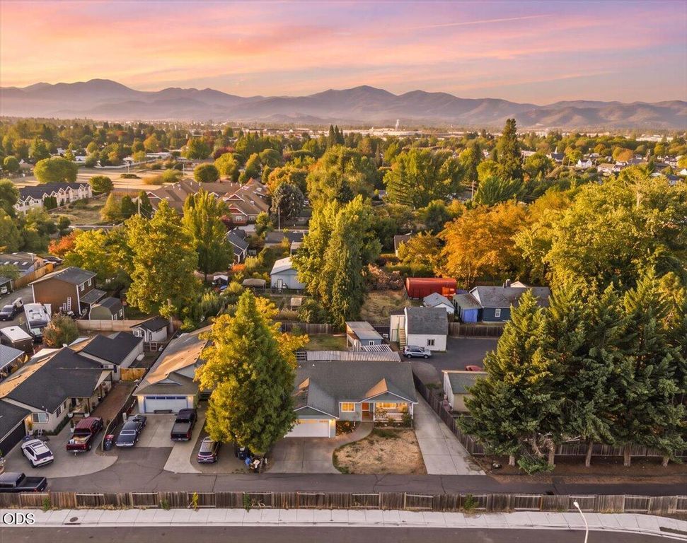 2812 Table Rock Road, Medford, OR 97501