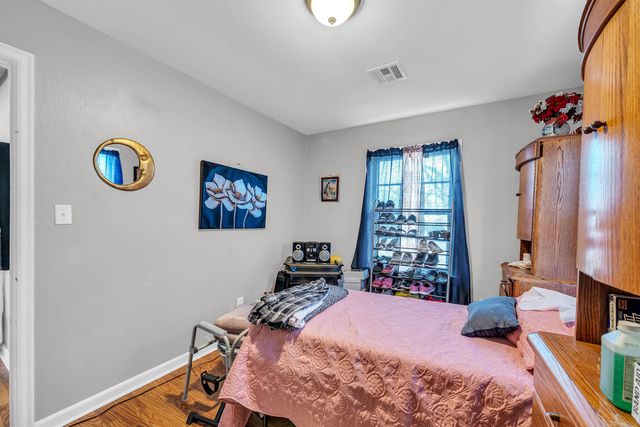 509 S Barlow St, Wichita, KS 67207