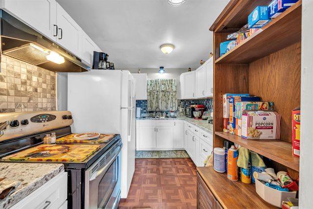 509 S Barlow St, Wichita, KS 67207