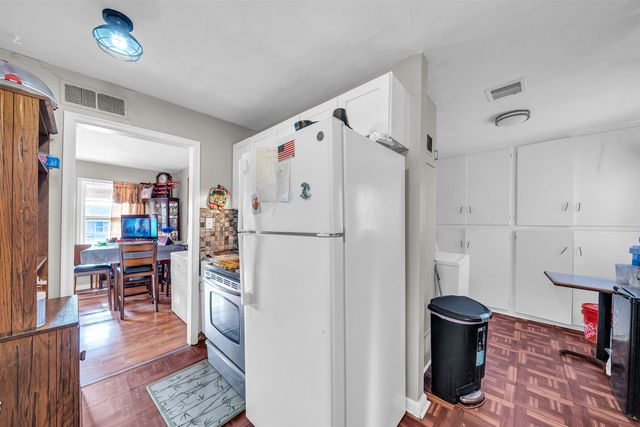 509 S Barlow St, Wichita, KS 67207