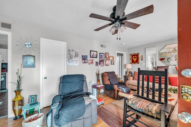 509 S Barlow St, Wichita, KS 67207