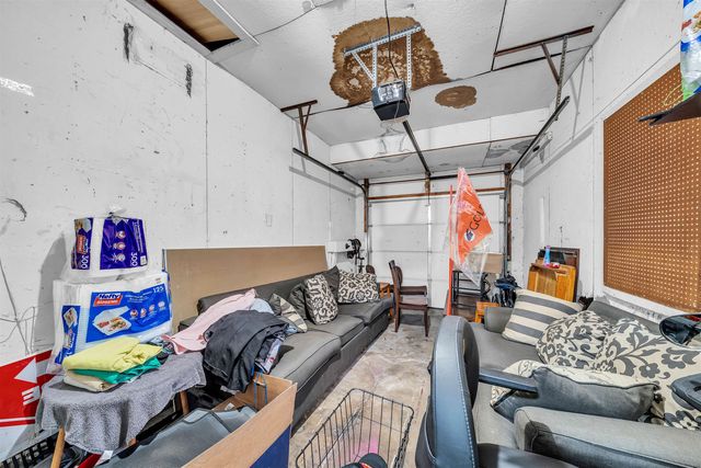 509 S Barlow St, Wichita, KS 67207