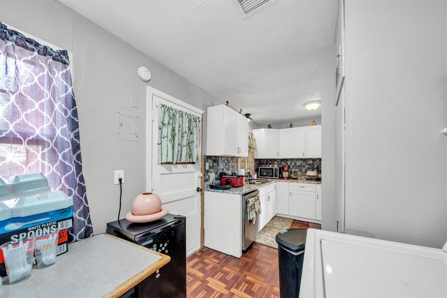 509 S Barlow St, Wichita, KS 67207