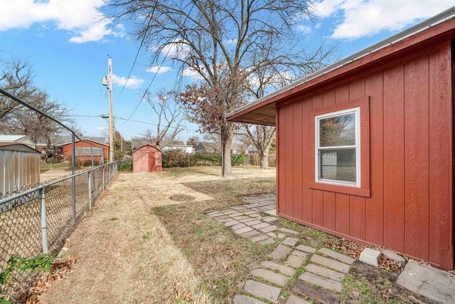 509 S Barlow St, Wichita, KS 67207