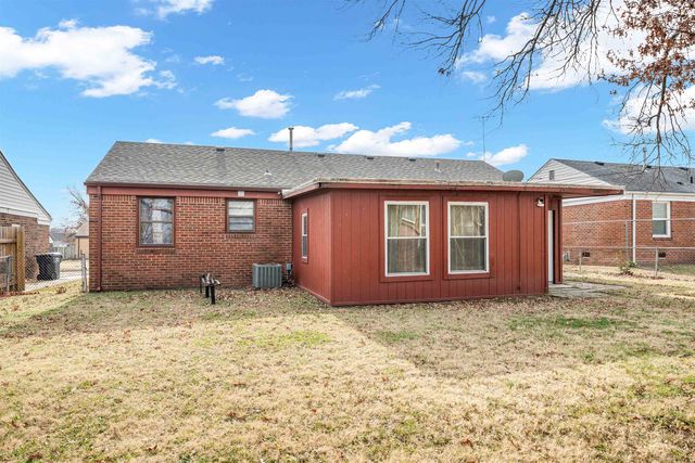 509 S Barlow St, Wichita, KS 67207