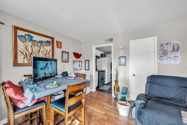 509 S Barlow St, Wichita, KS 67207