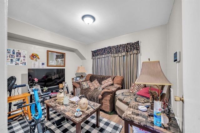 509 S Barlow St, Wichita, KS 67207