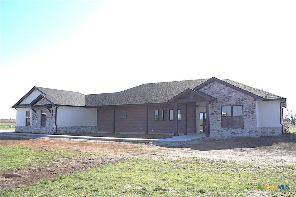 611 Willow Moon Ranch Road, Crawford, TX 76638