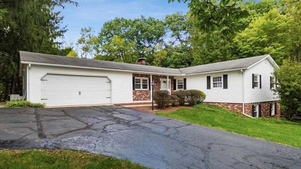 859 Shoreham Drive, Newark, OH 43055