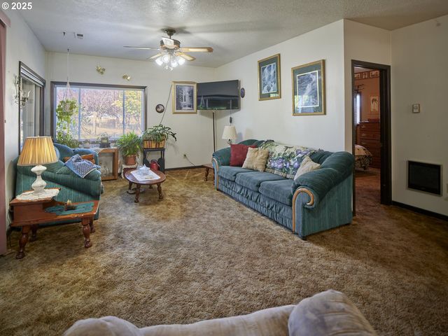 115 WHALEN LOOP Rd, Woodland, WA 98674