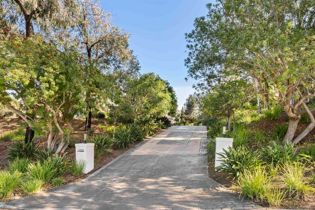Image 2 of property listing at 17515 Circa Oriente, Rancho Santa Fe, CA 92067