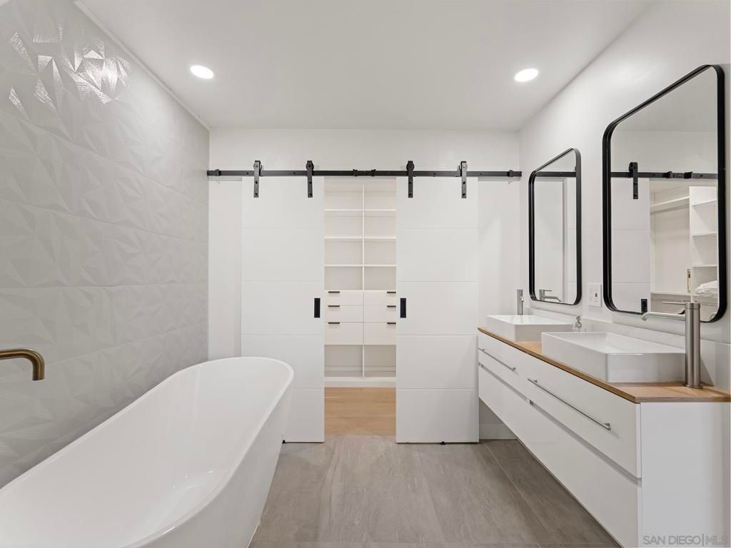 Image 23 of property listing at 17515 Circa Oriente, Rancho Santa Fe, CA 92067