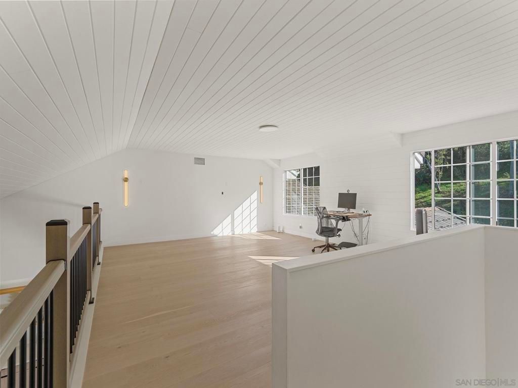 Image 27 of property listing at 17515 Circa Oriente, Rancho Santa Fe, CA 92067