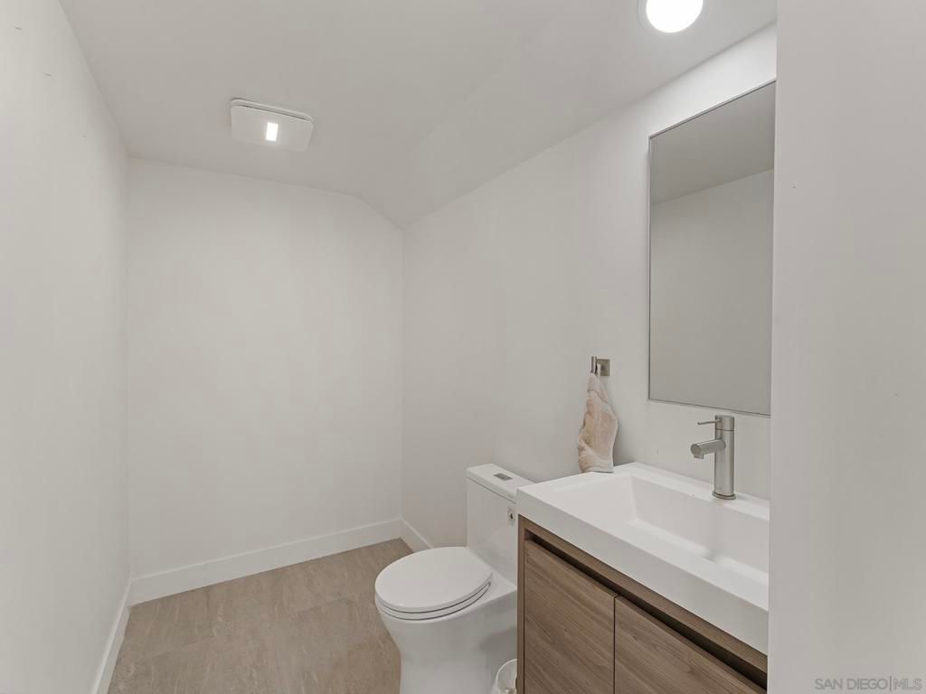 Image 31 of property listing at 17515 Circa Oriente, Rancho Santa Fe, CA 92067