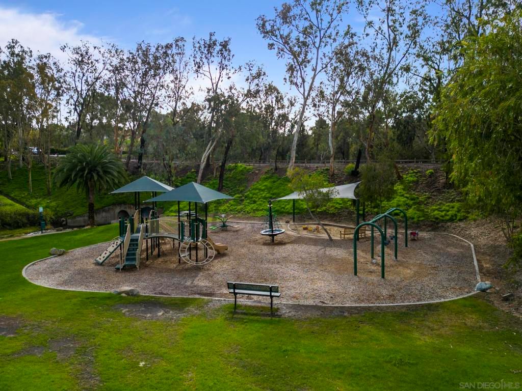 Image 49 of property listing at 17515 Circa Oriente, Rancho Santa Fe, CA 92067