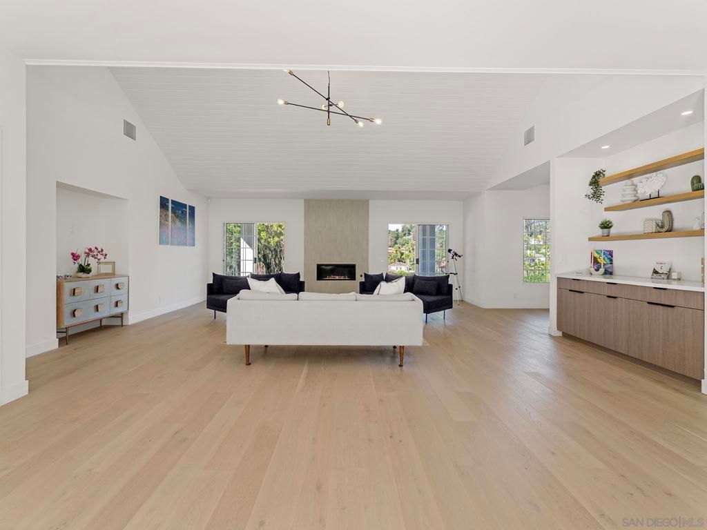 Image 6 of property listing at 17515 Circa Oriente, Rancho Santa Fe, CA 92067