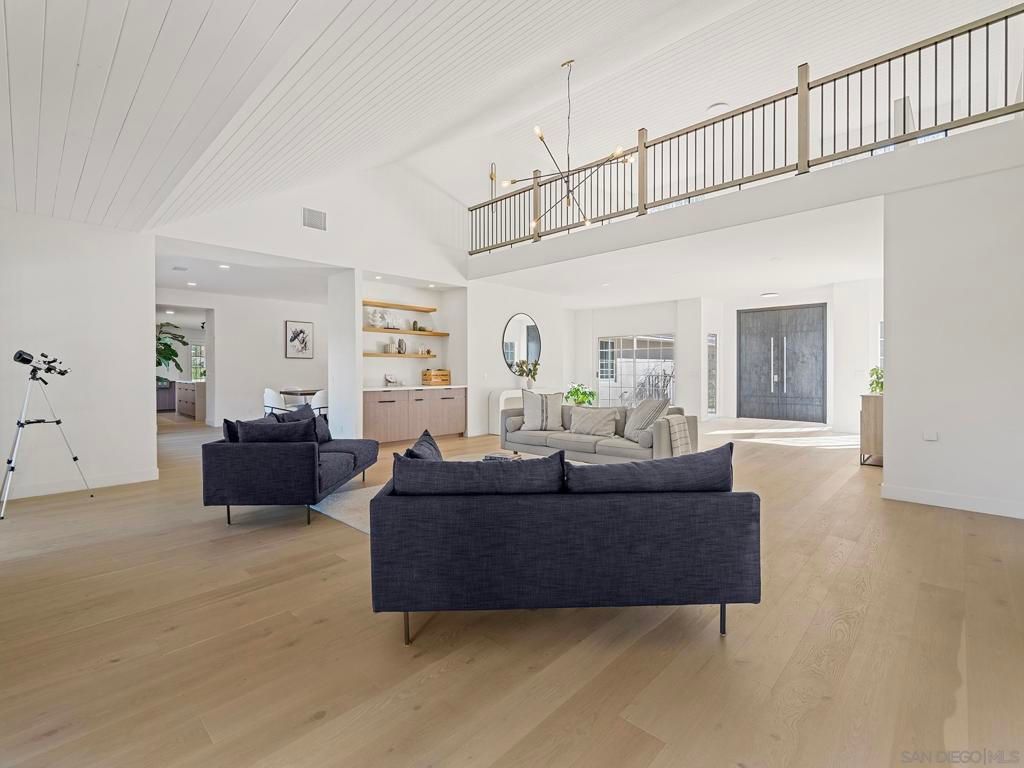 Image 8 of property listing at 17515 Circa Oriente, Rancho Santa Fe, CA 92067