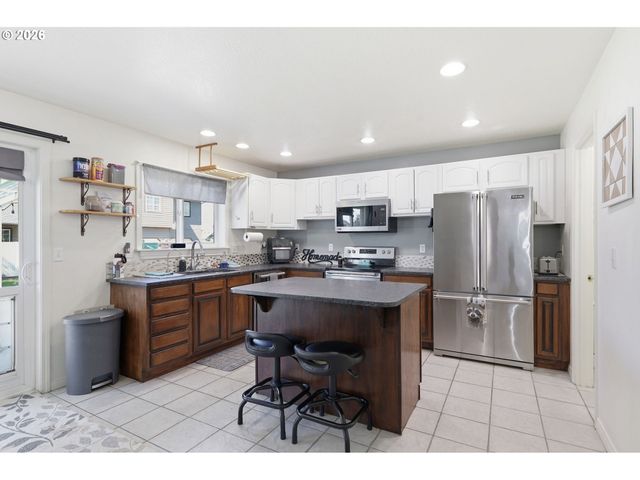 1924 W 10TH Ave, Junction City, OR 97448