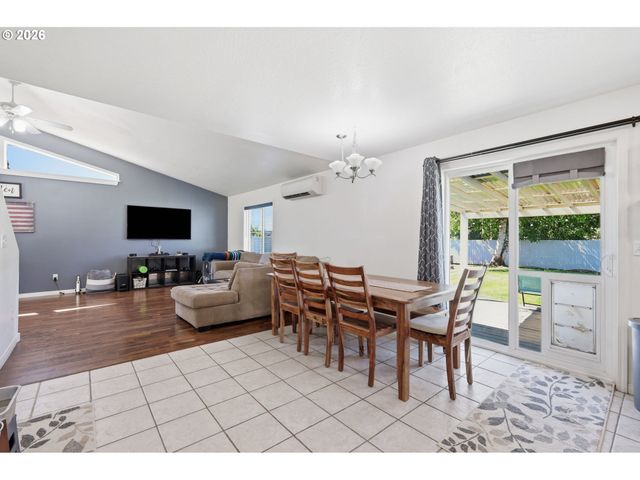 1924 W 10TH Ave, Junction City, OR 97448