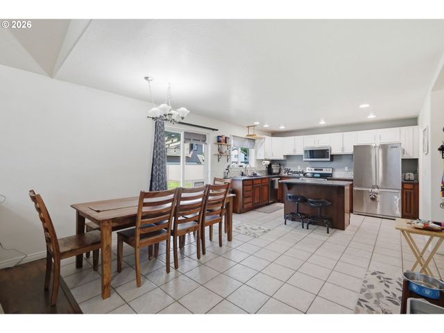 1924 W 10TH Ave, Junction City, OR 97448