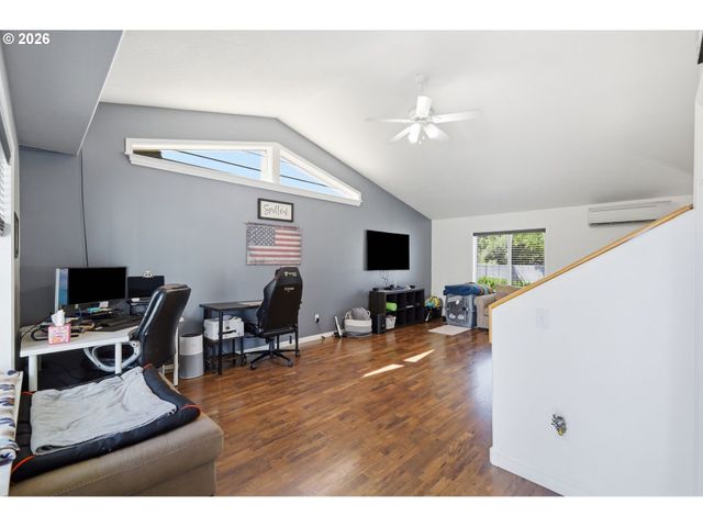 1924 W 10TH Ave, Junction City, OR 97448