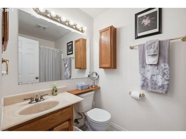 1924 W 10TH Ave, Junction City, OR 97448