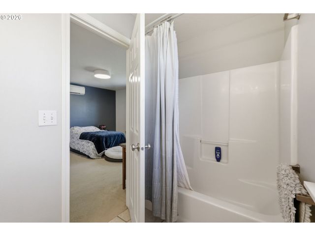 1924 W 10TH Ave, Junction City, OR 97448