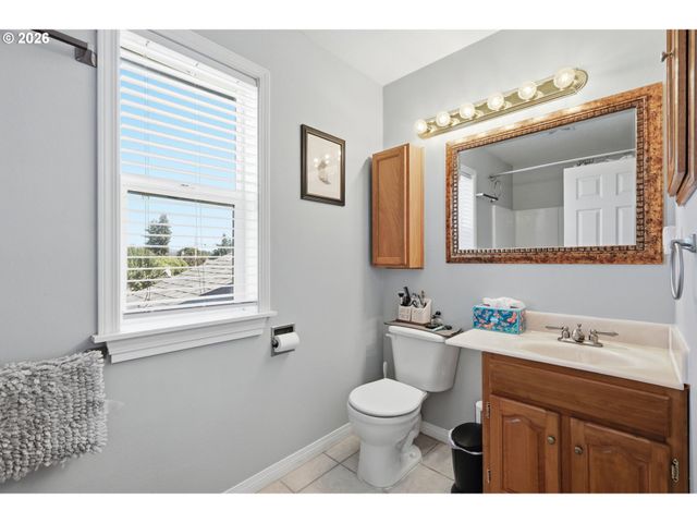 1924 W 10TH Ave, Junction City, OR 97448