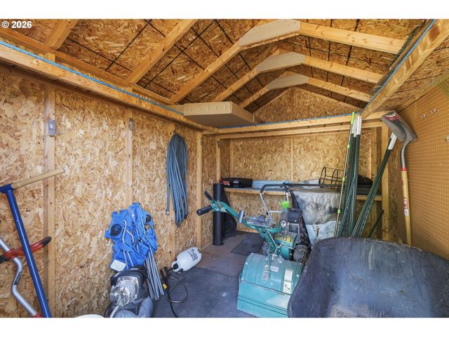 1924 W 10TH Ave, Junction City, OR 97448