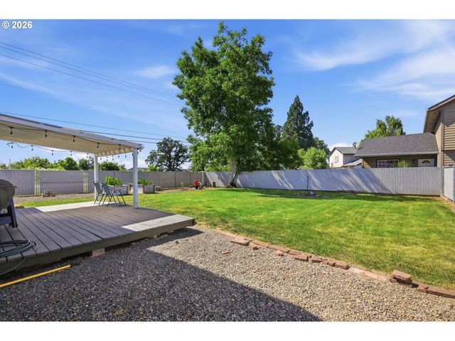 1924 W 10TH Ave, Junction City, OR 97448