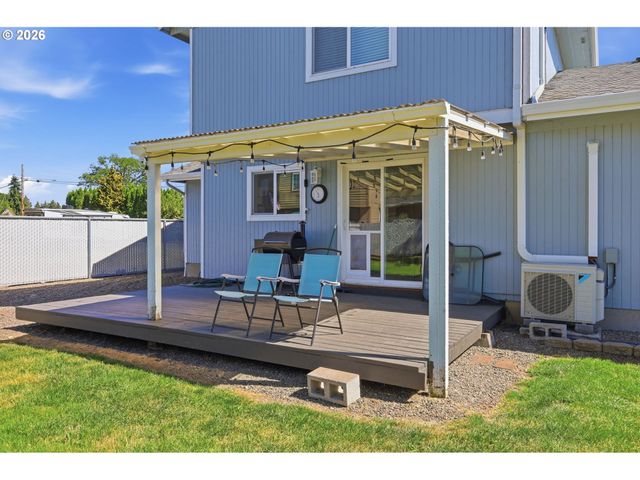1924 W 10TH Ave, Junction City, OR 97448