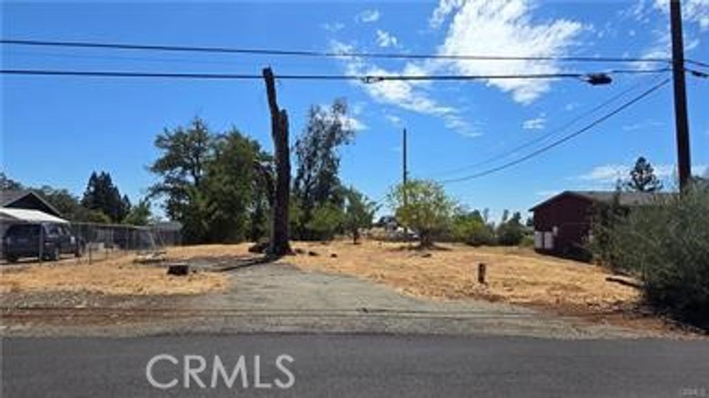 Image 4 of property listing at 810 Roe, Paradise, CA 95969