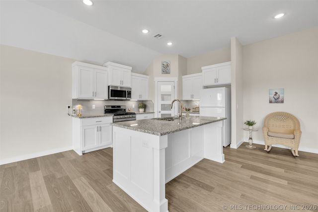 27870 E 109th Place S, Coweta, OK 74429