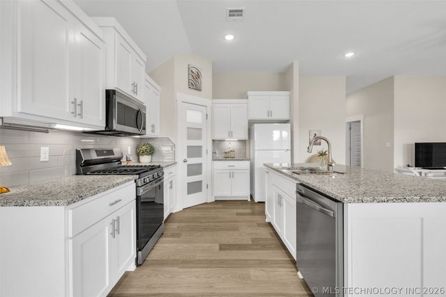 27870 E 109th Place S, Coweta, OK 74429