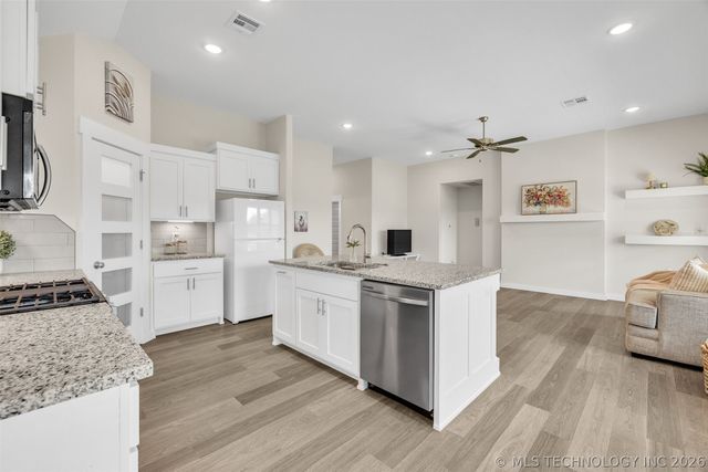 27870 E 109th Place S, Coweta, OK 74429