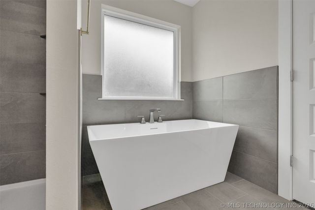 27870 E 109th Place S, Coweta, OK 74429