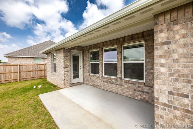 27870 E 109th Place S, Coweta, OK 74429