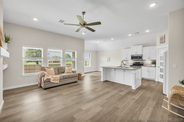 27870 E 109th Place S, Coweta, OK 74429