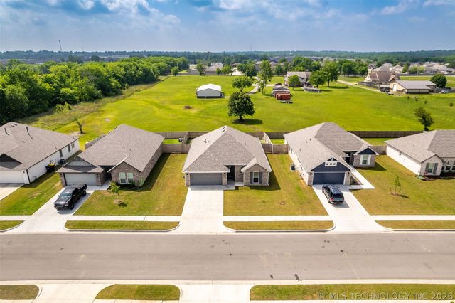 27870 E 109th Place S, Coweta, OK 74429